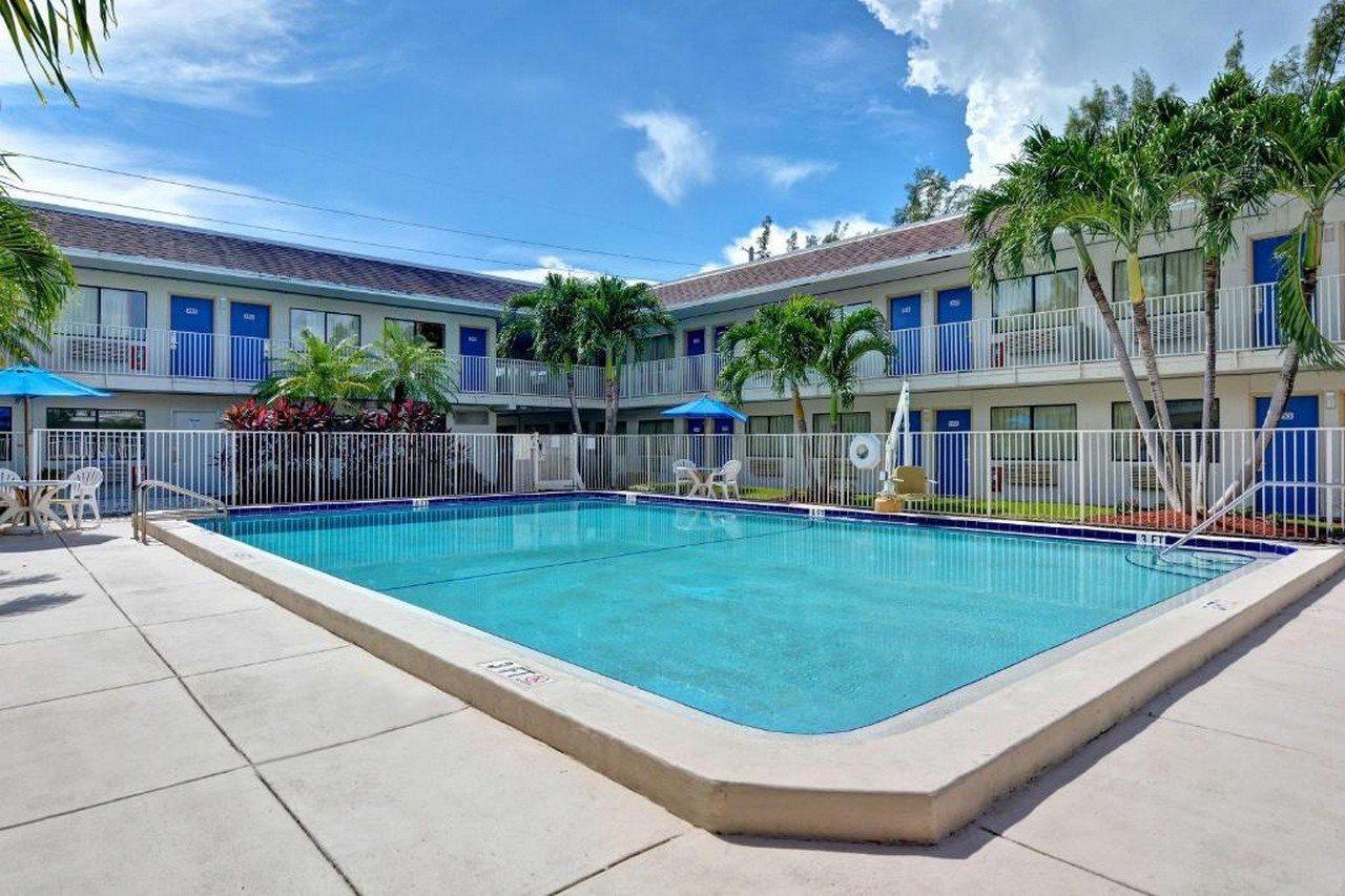 Motel 6 Dania Beach Exterior photo